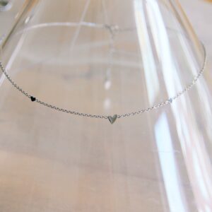 Edelstalen fijne ketting met 3 mini hartjes - zilver